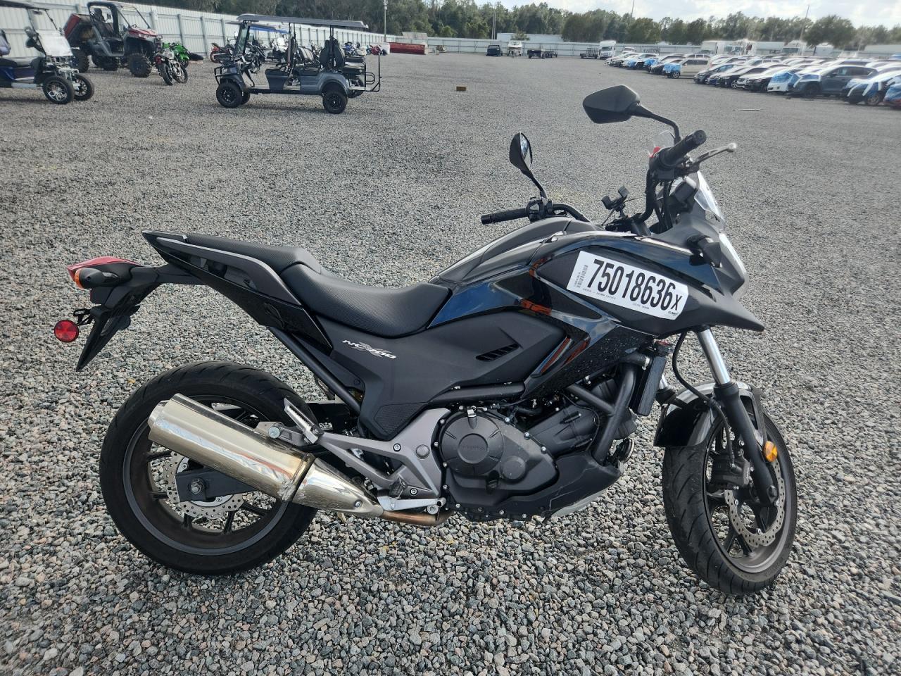 Vista de 2015 HONDA NC700X, ángulo 1