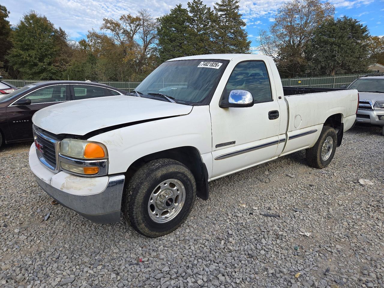 Вид 1999 GMC NEW SIERRA C2500, угол 1