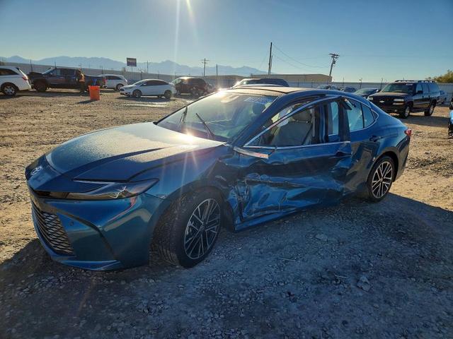 2025 TOYOTA CAMRY XLE  