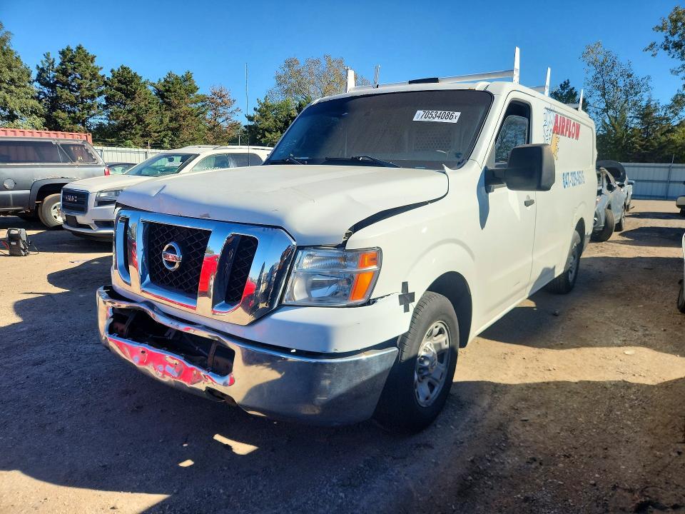 2013 NISSAN NV 2500 HD S  