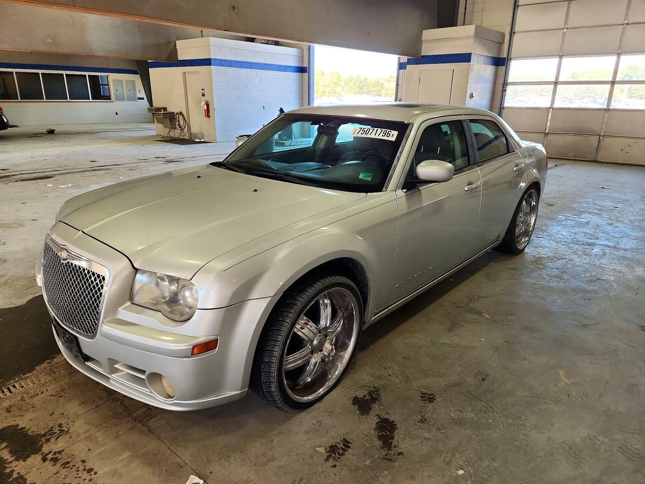 Вид 2007 CHRYSLER 300, угол 1