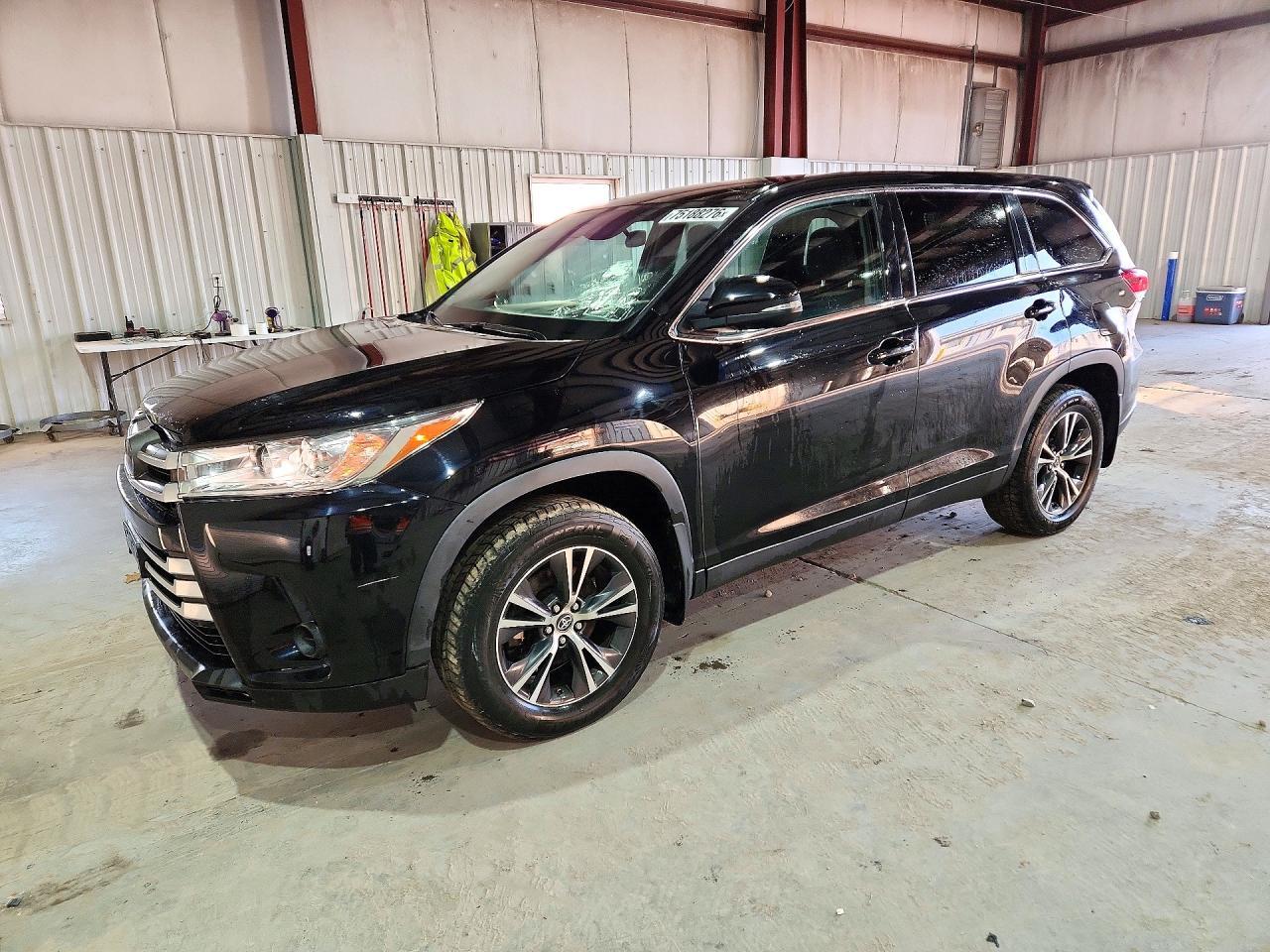 Вид 2019 TOYOTA HIGHLANDER LE, угол 1