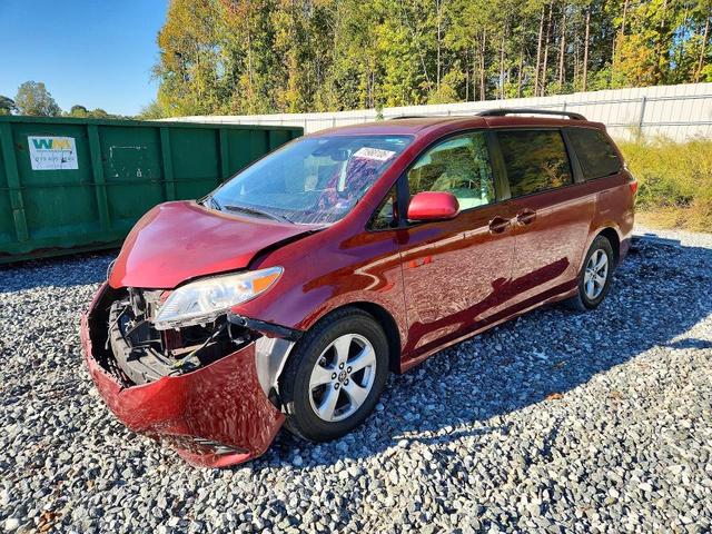 2019 TOYOTA SIENNA LE  