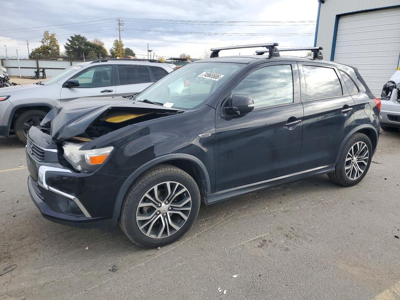 Vista de 2017 MITSUBISHI OUTLANDER SPORT ES, ángulo 1