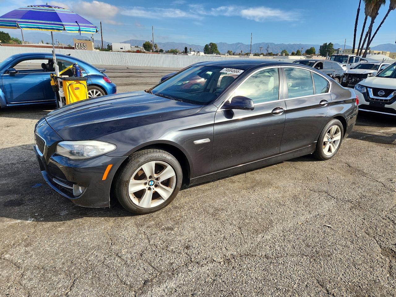 Vue de 2013 BMW 528 I, angle 1