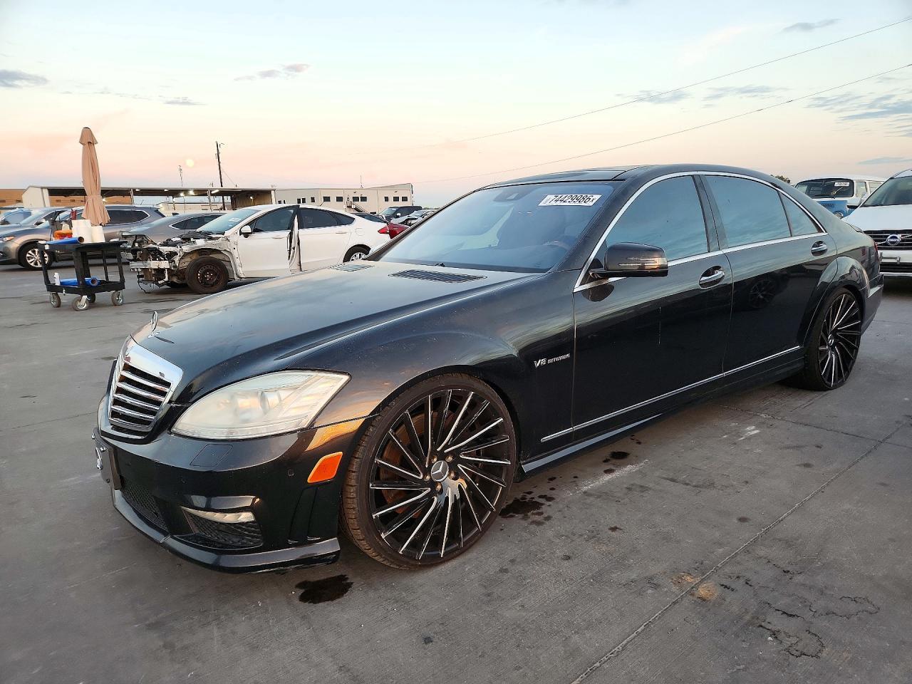 منظر 2011 Mercedes-Benz S CLASS 63 AMG، زاوية 1