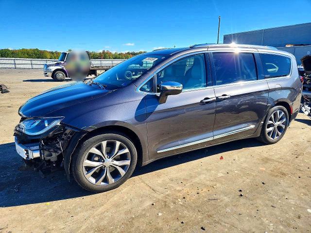 2017 CHRYSLER PACIFICA LIMITED  