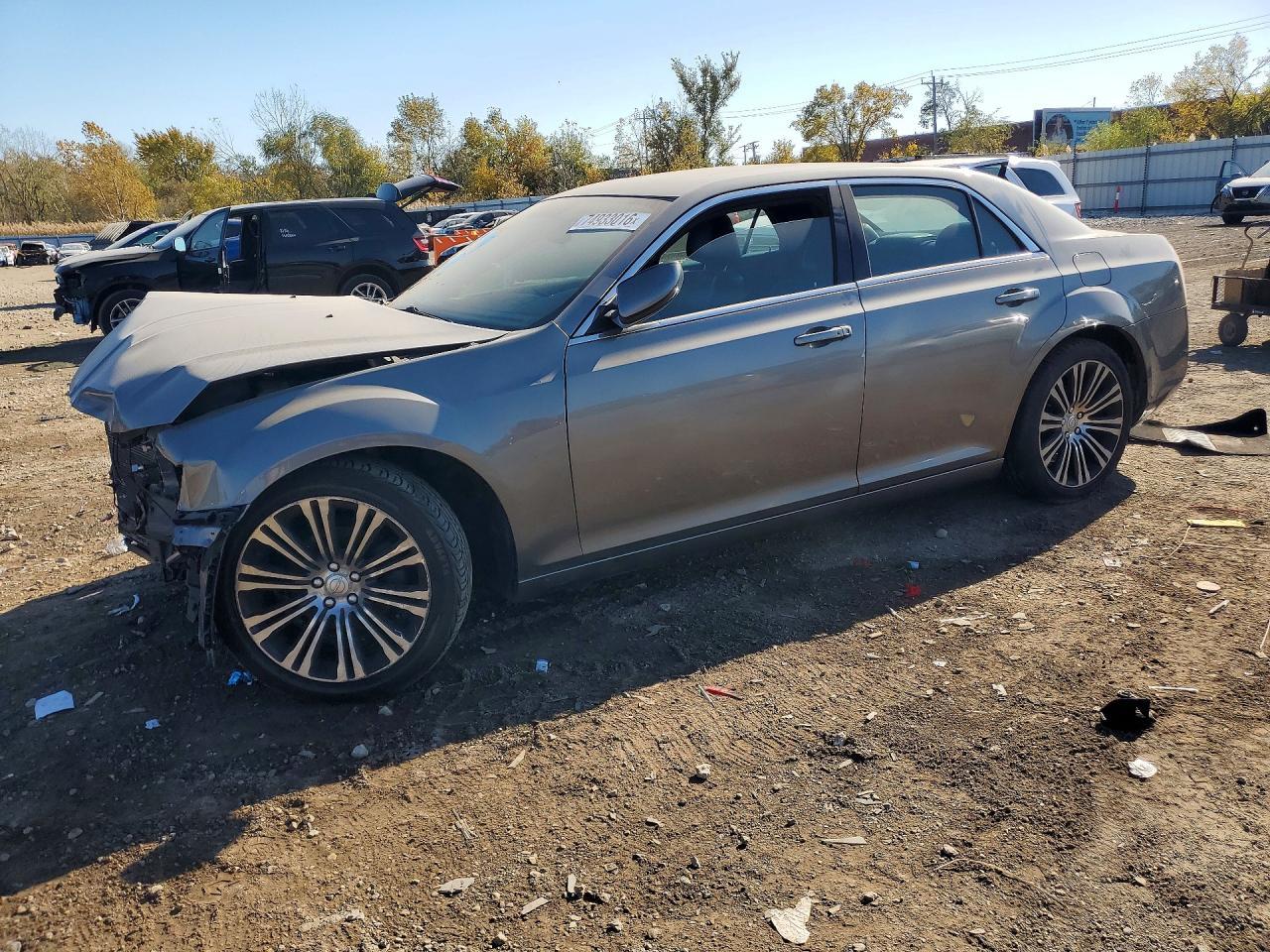 Vista de 2012 CHRYSLER 300 S, ángulo 1