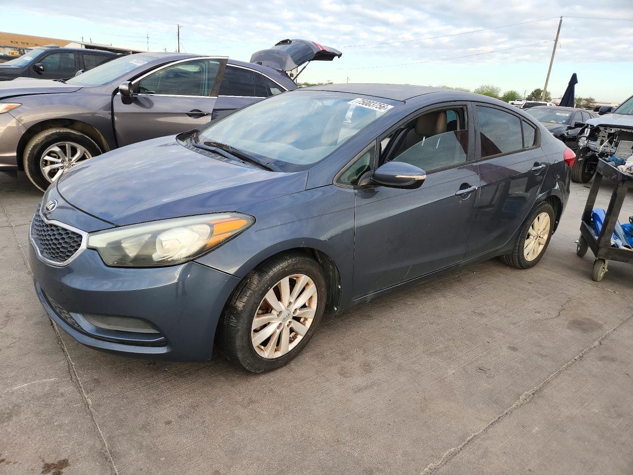 Vista de 2014 KIA FORTE LX, ángulo 1