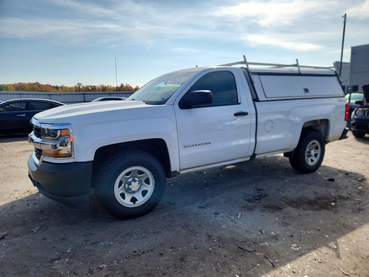 Вид 2017 CHEVROLET SILVERADO K1500, угол 1