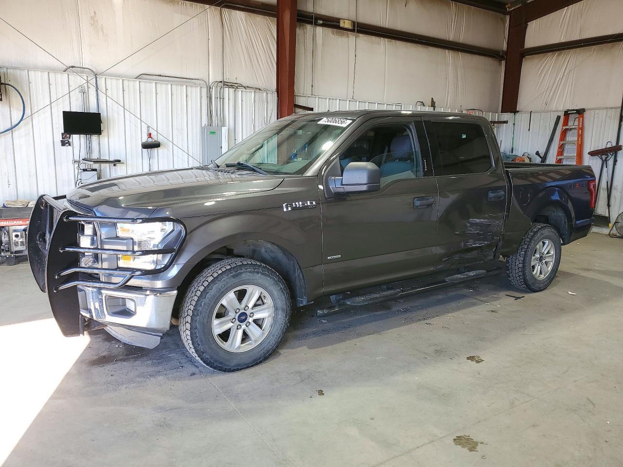 Vue de 2016 FORD F150 SUPERCREW, angle 1