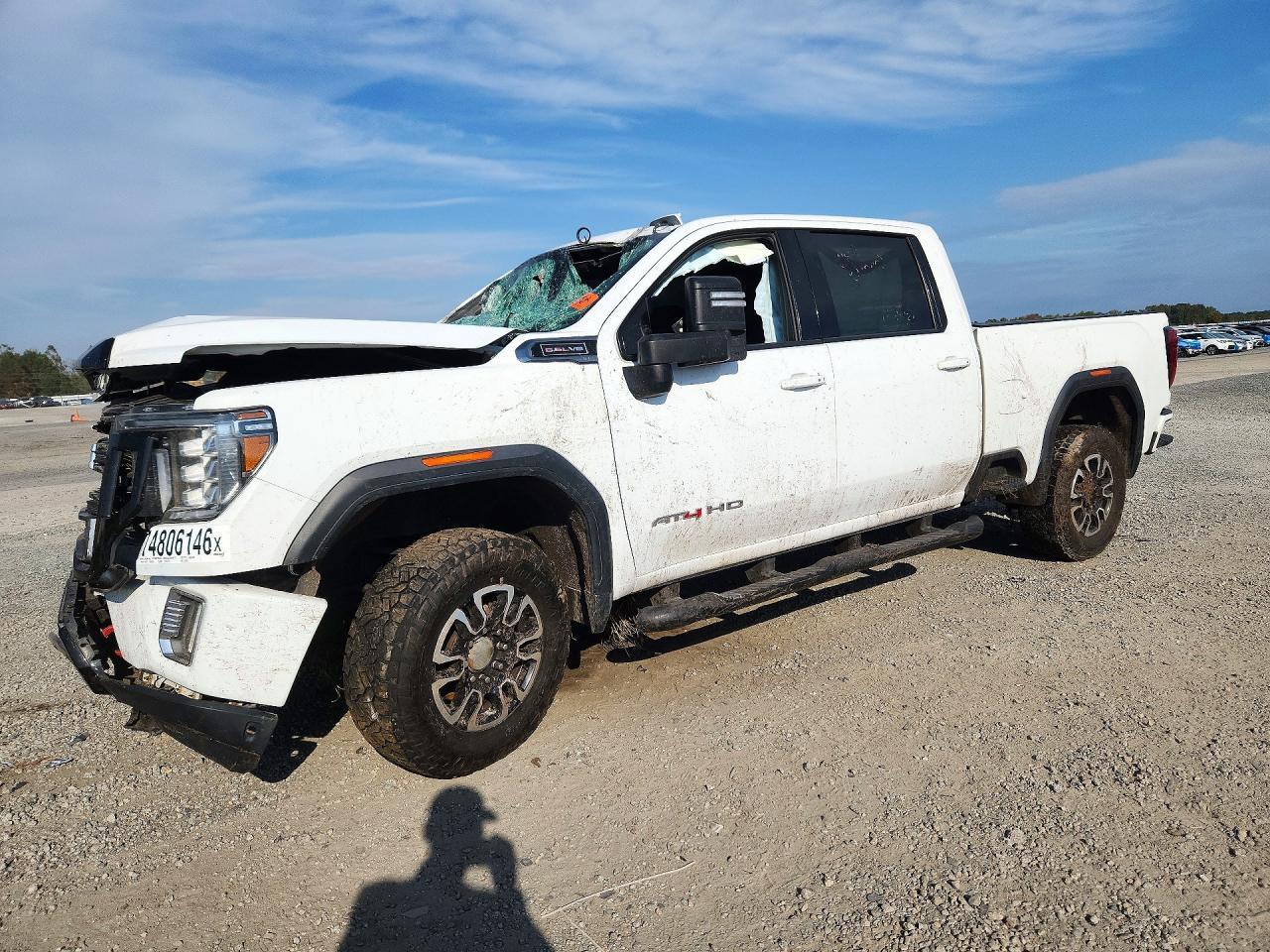 Вид 2020 GMC SIERRA K2500 AT4, угол 1