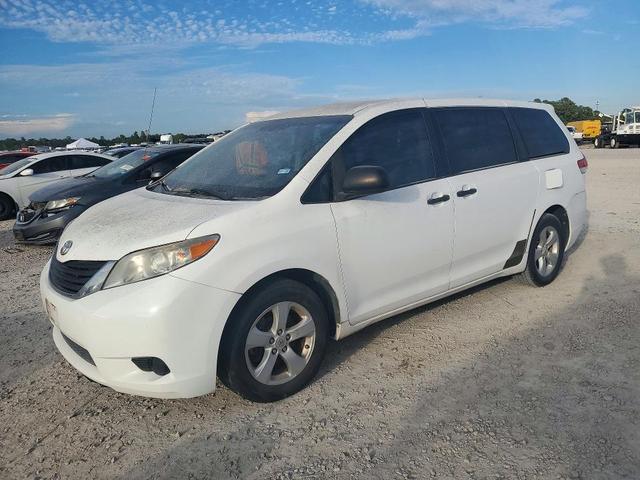 2011 TOYOTA SIENNA