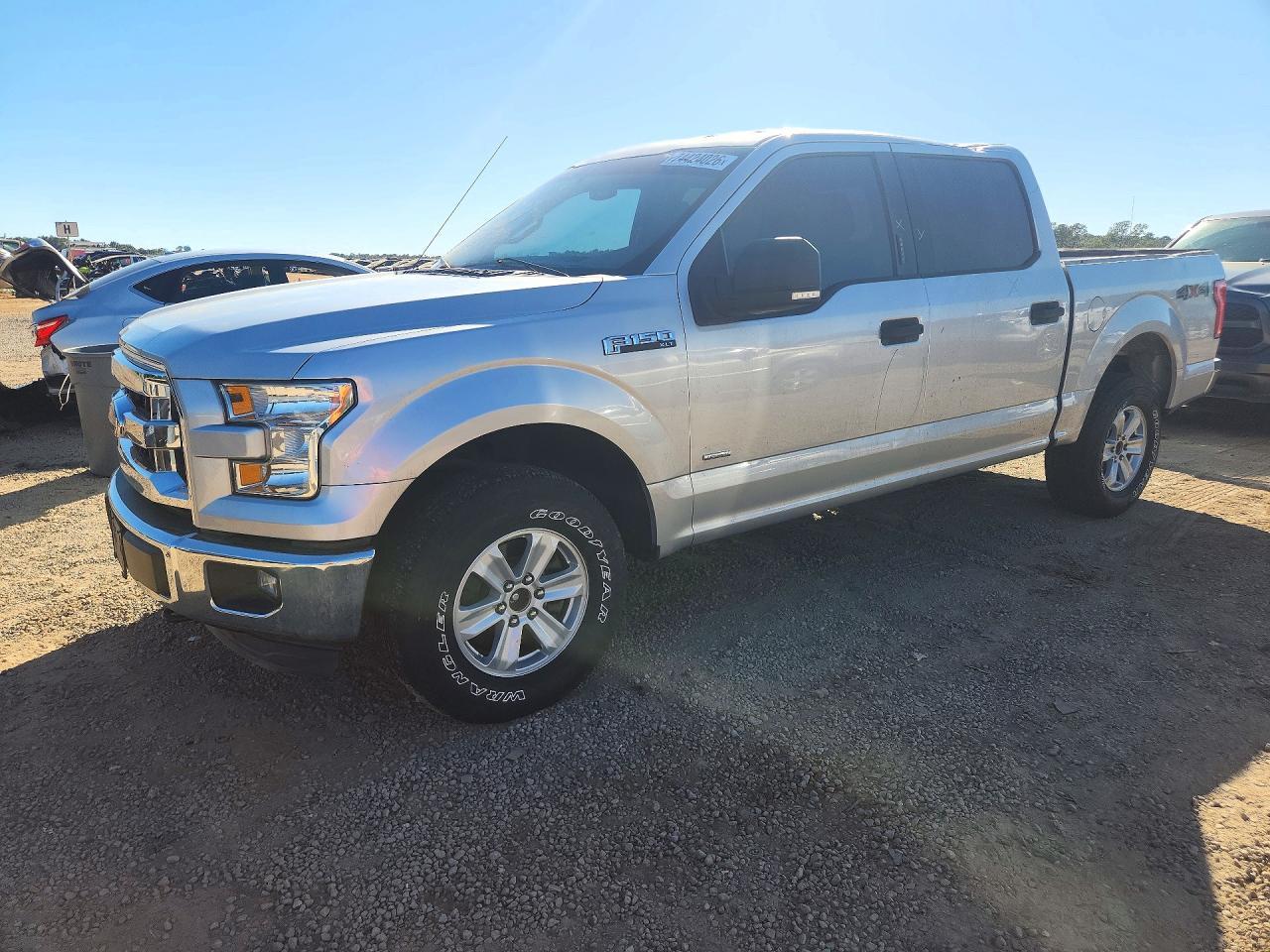Vista de 2015 FORD F150 SUPERCREW, ángulo 1