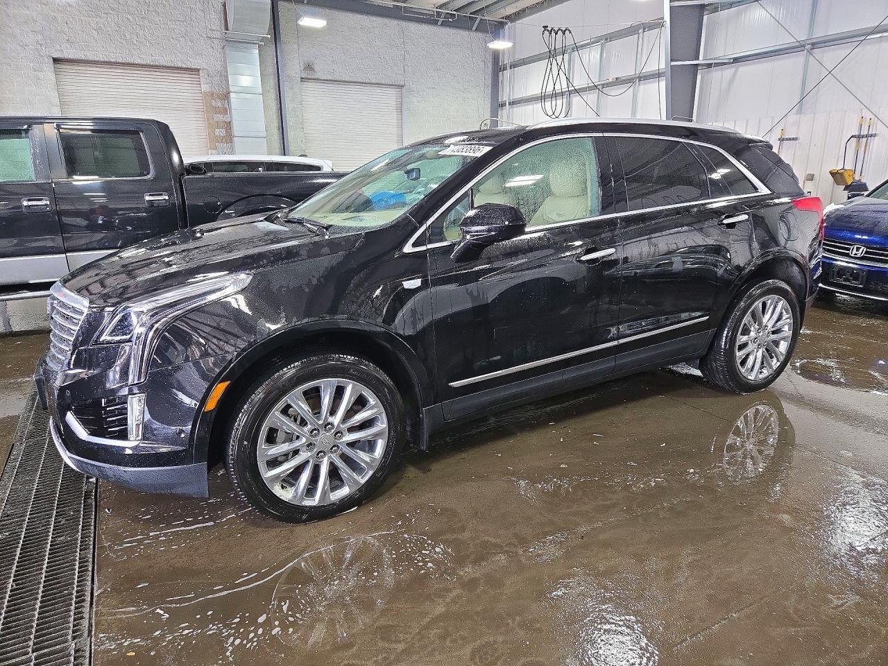 منظر 2019 CADILLAC XT5 PLATINUM، زاوية 1