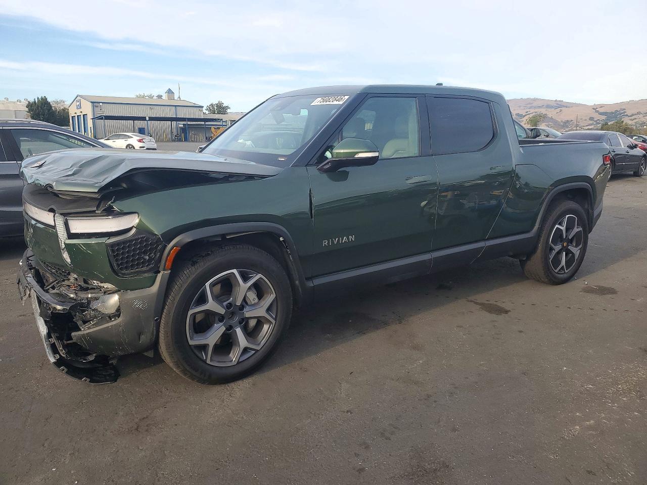 Vista de 2023 RIVIAN R1T ADVENTURE, ángulo 1