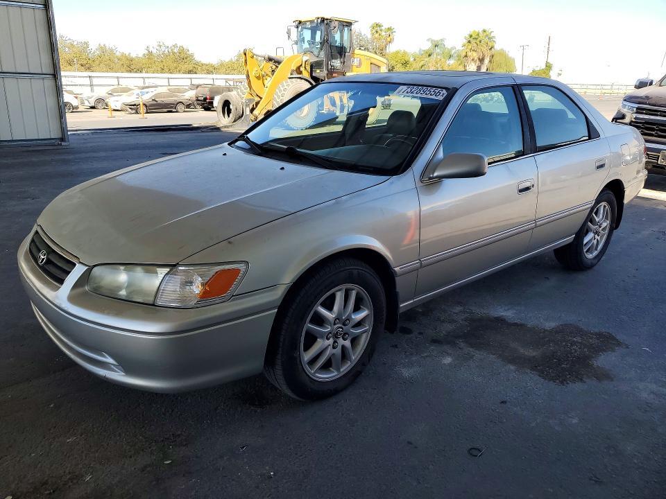 2001 TOYOTA CAMRY XLE V6  