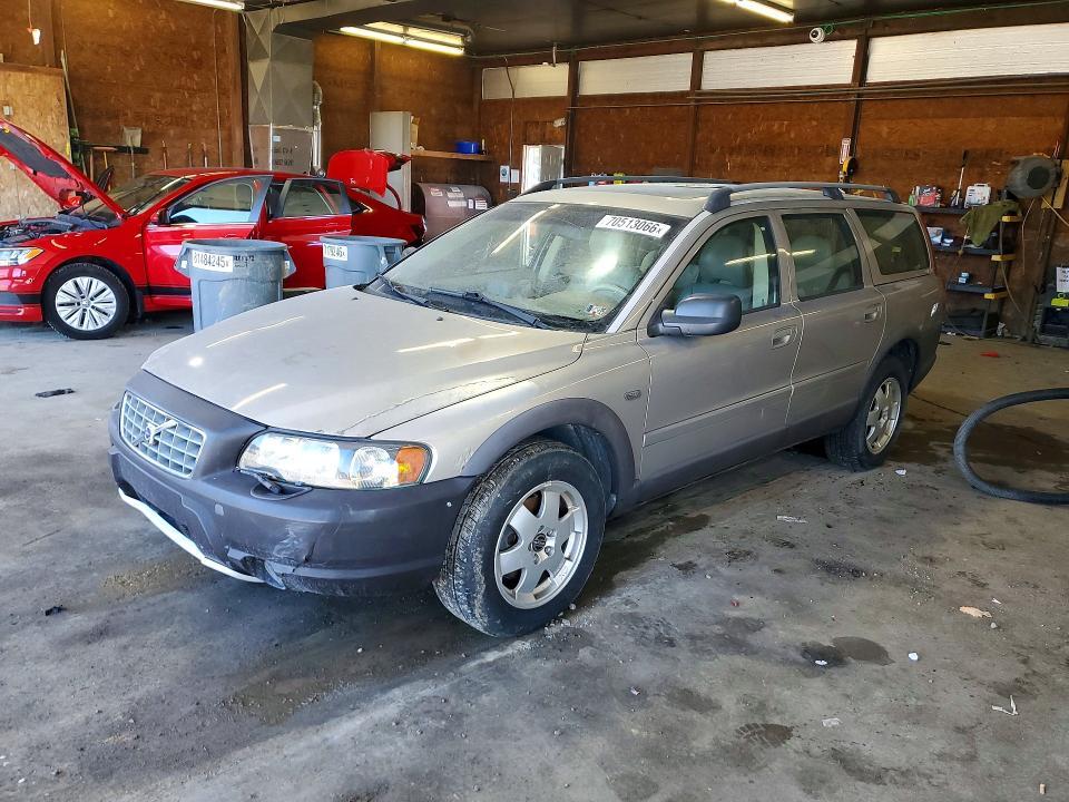 2002 VOLVO V70 XC  