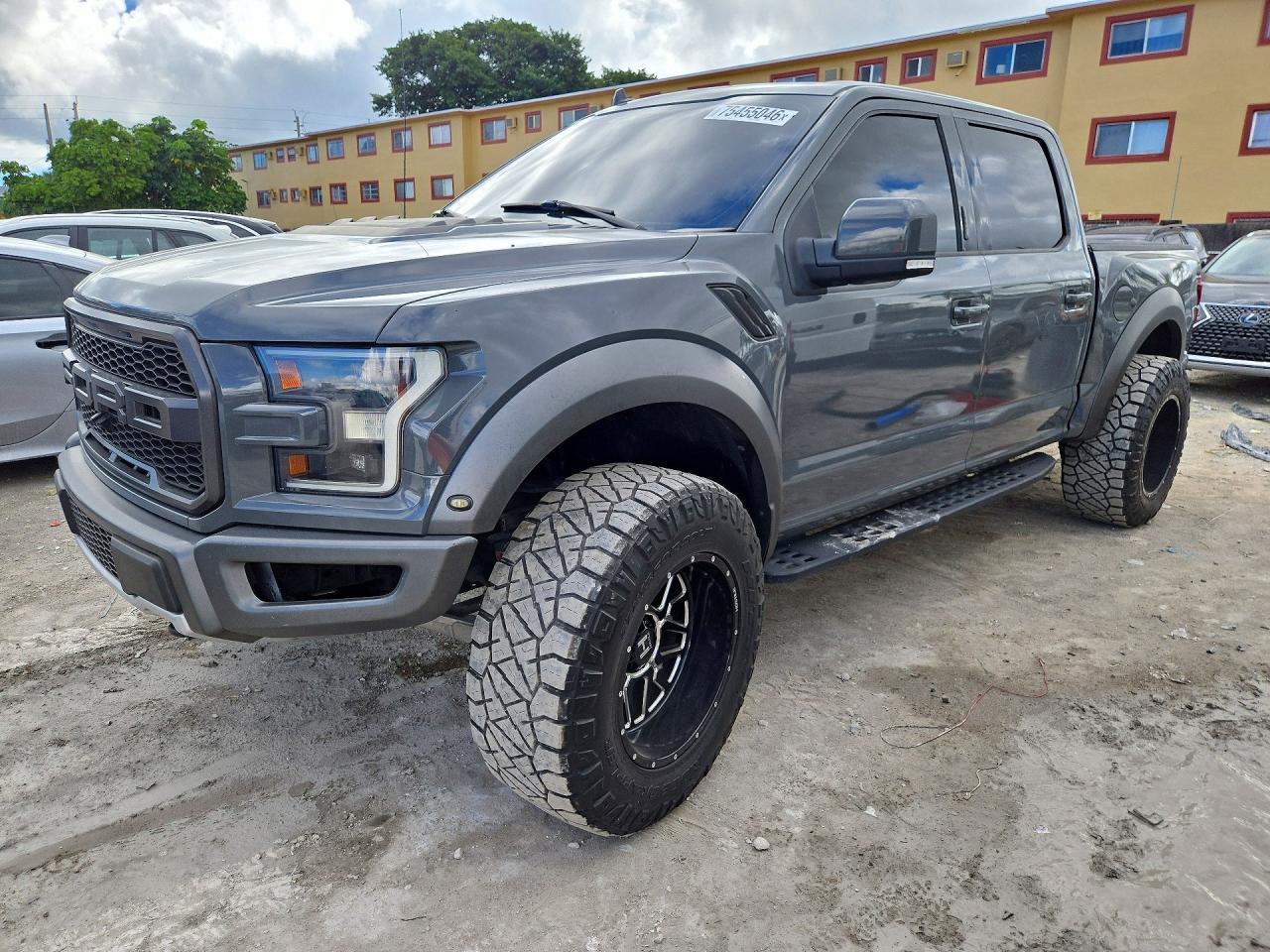 Vista de 2020 FORD F150 RAPTOR, ángulo 1