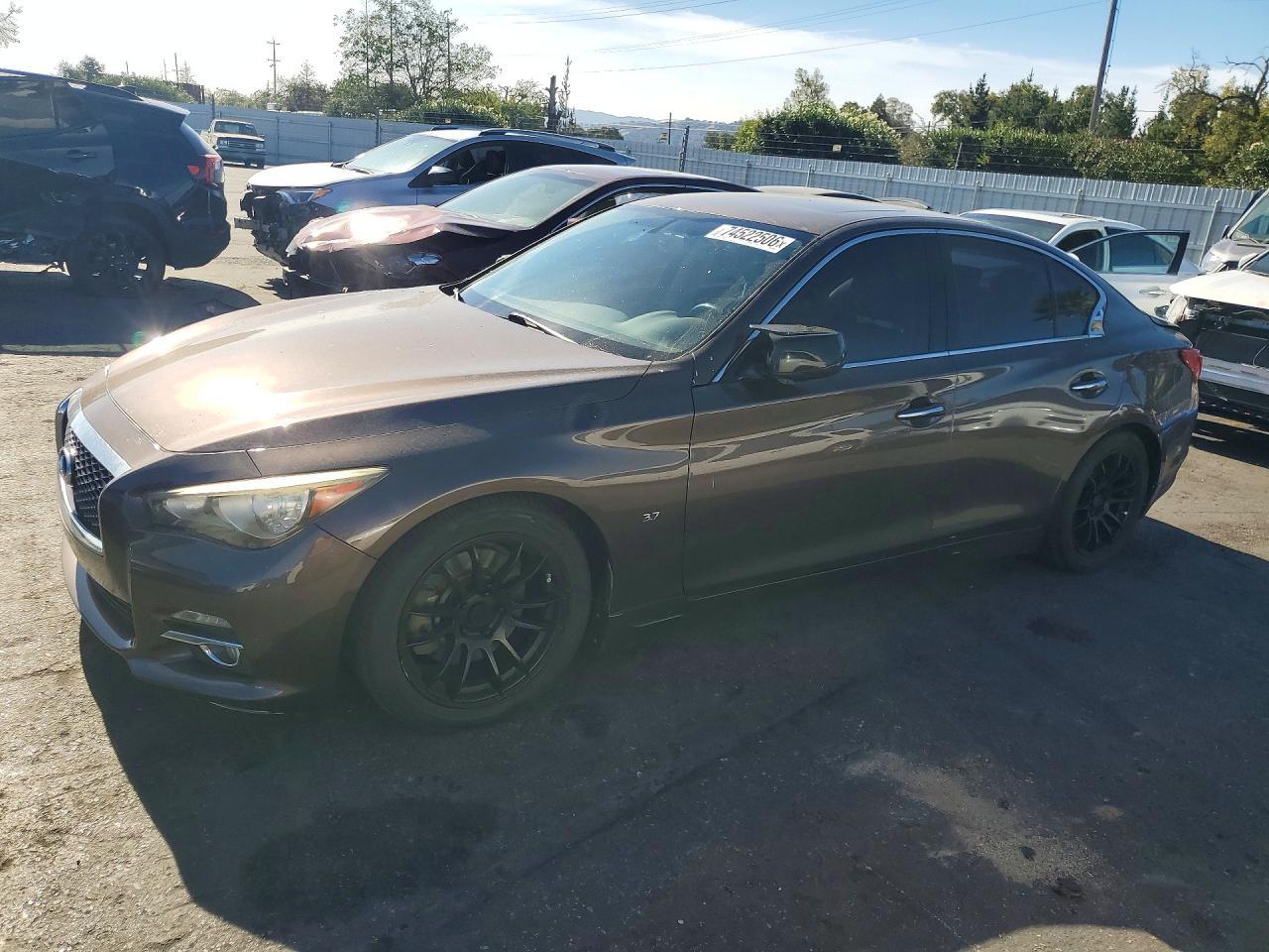 Вид 2014 INFINITI Q50 PREMIUM, угол 1