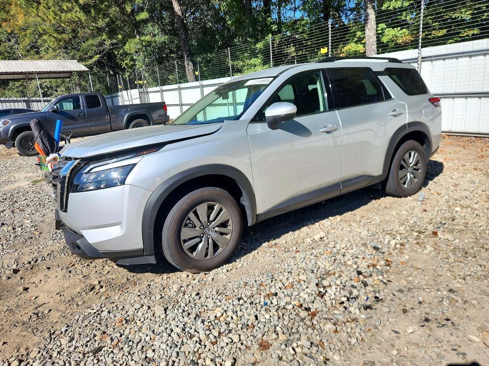2025 NISSAN PATHFINDER SV  