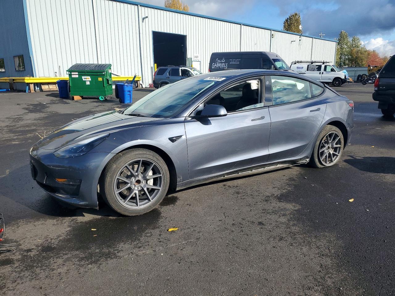 Vue de 2023 TESLA MODEL 3, angle 1