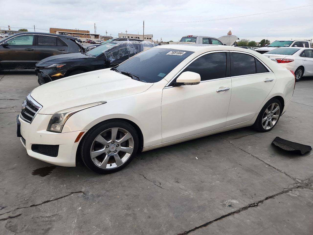 Vue de 2014 CADILLAC ATS LUXURY, angle 1