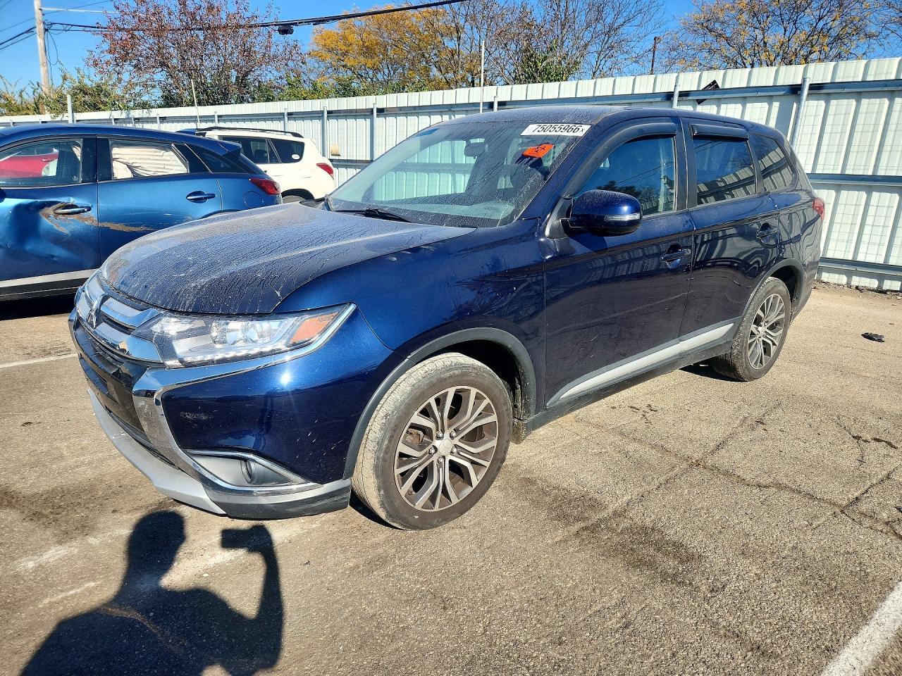 Vue de 2018 MITSUBISHI OUTLANDER SE, angle 1