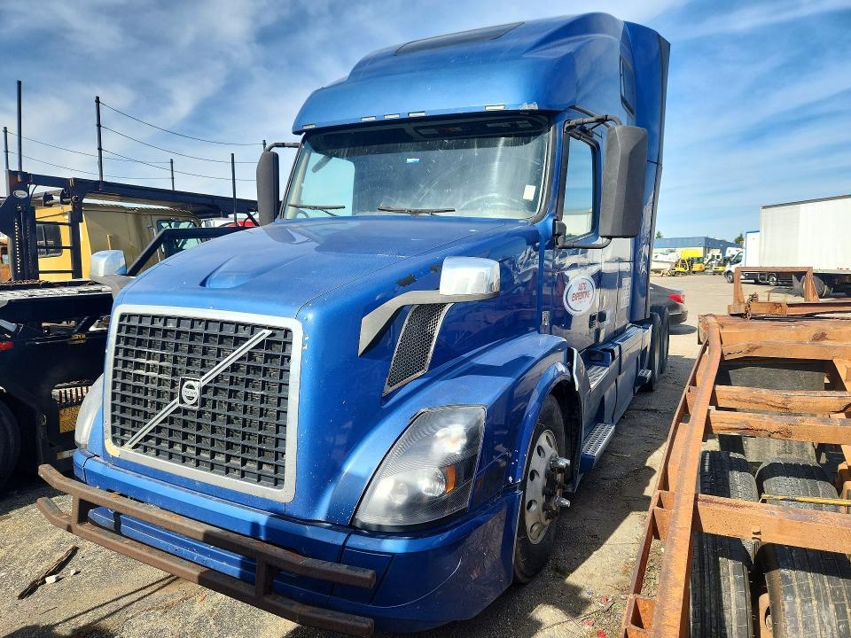 2018 VOLVO VNL SEMI TRUCK