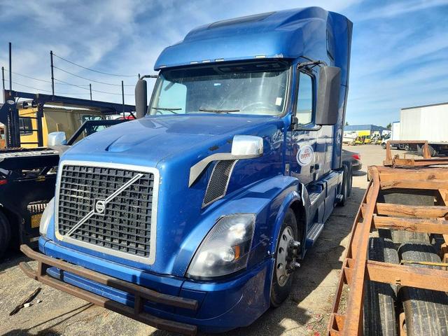 2018 VOLVO VNL SEMI TRUCK