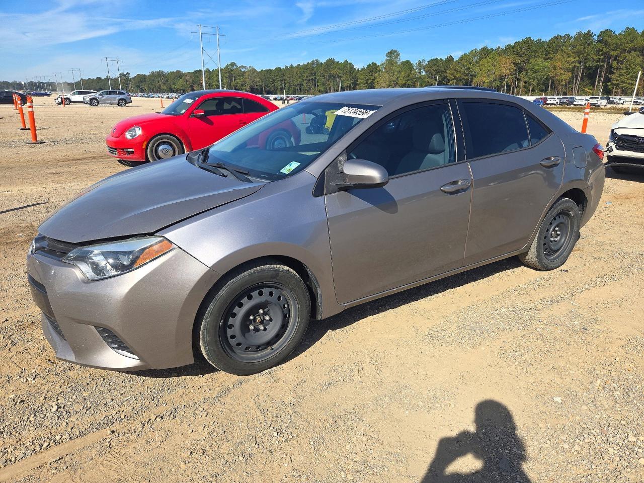 Vedere 2016 TOYOTA COROLLA LE, unghi 1