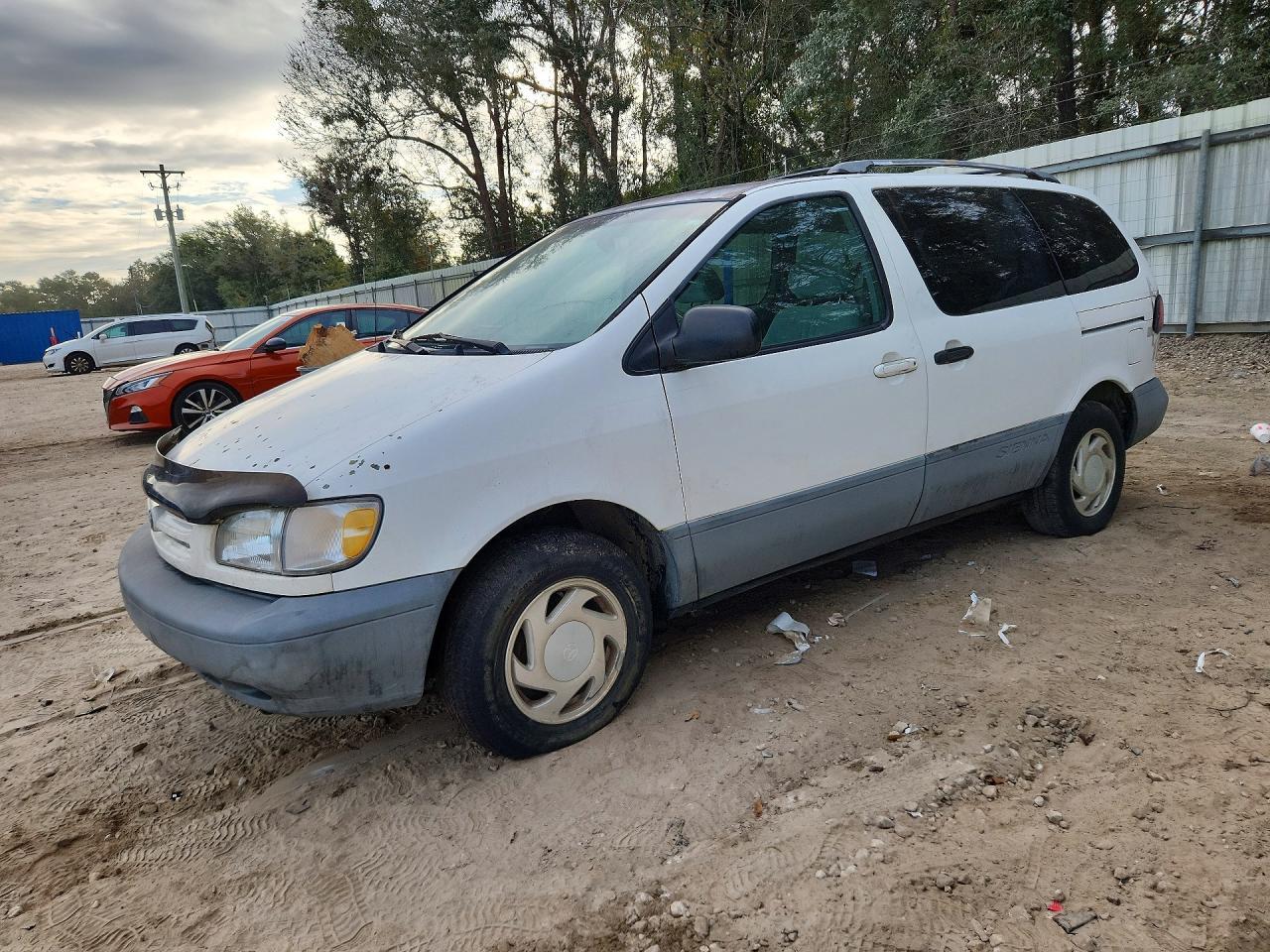 منظر 1998 TOYOTA SIENNA LE، زاوية 1