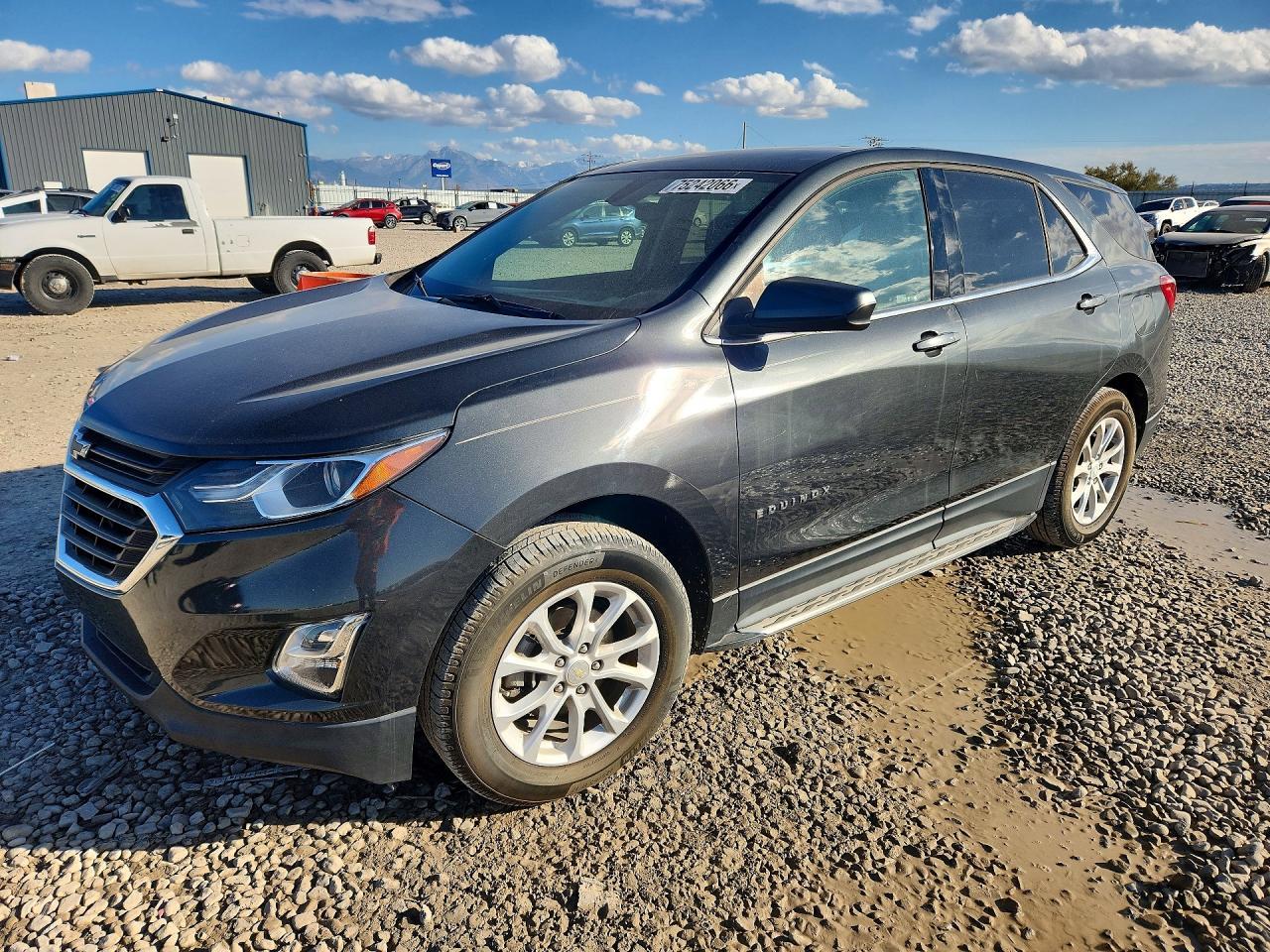 Vista de 2018 CHEVROLET EQUINOX LT, ángulo 1