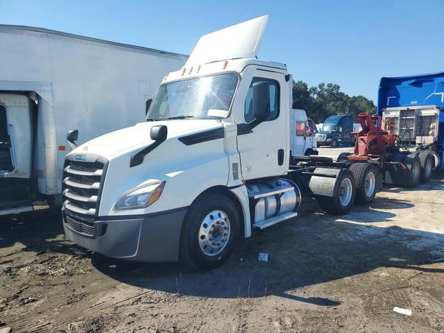 2021 FREIGHTLINER CASCADIA 126 SEMI TRUCK