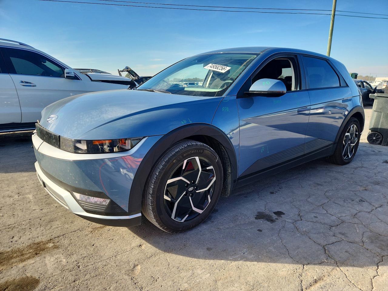 Vue de 2022 HYUNDAI IONIQ 5 SE, angle 1