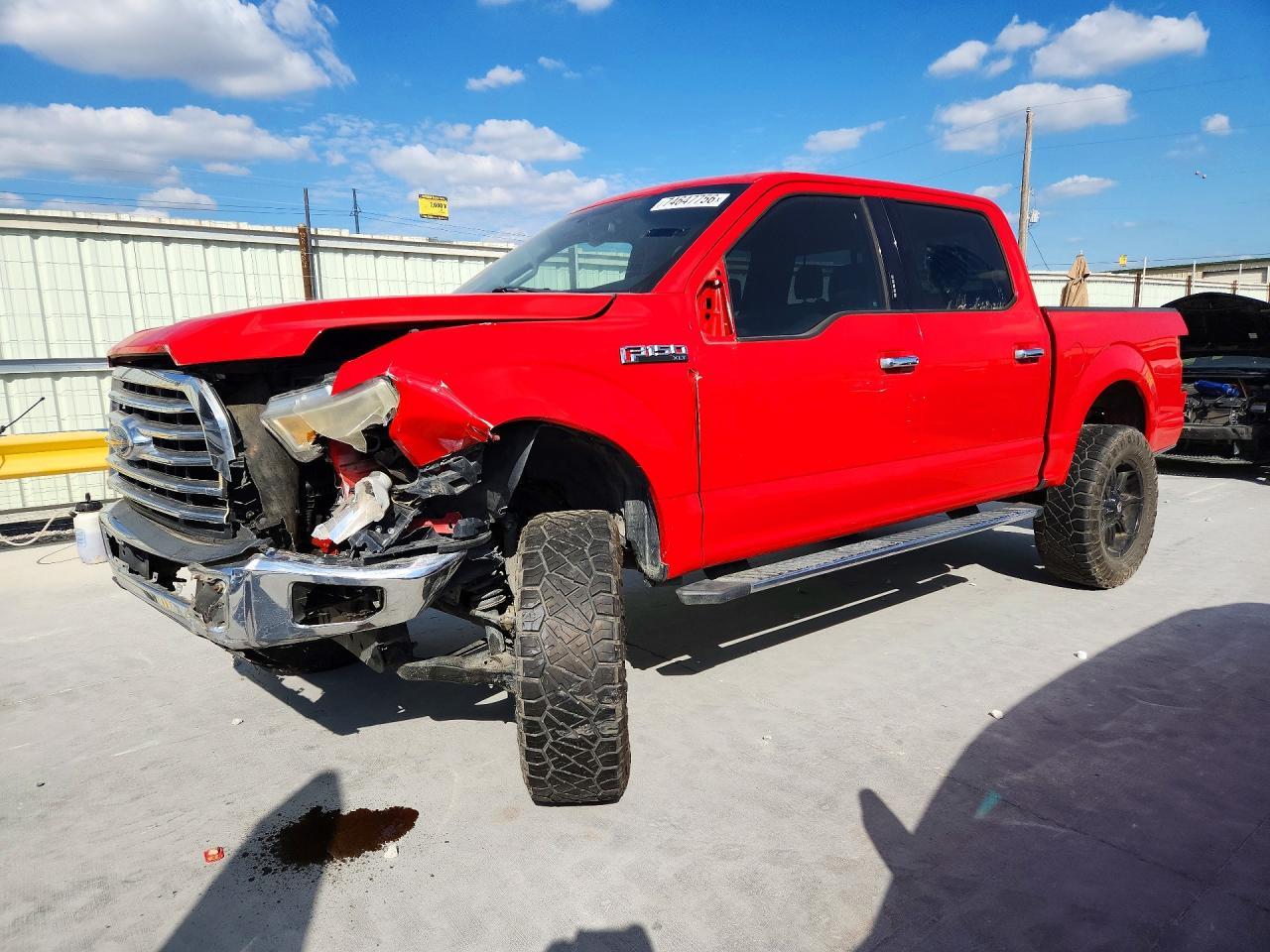 Vista de 2016 FORD F150 SUPERCREW, ángulo 1