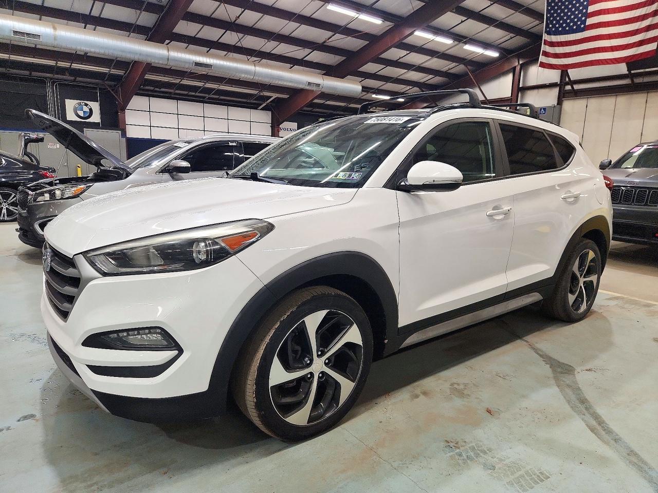 Vista de 2017 HYUNDAI TUCSON VALUE, ángulo 1