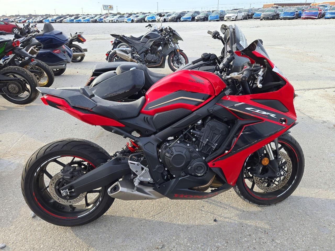منظر 2023 HONDA CBR650 RA، زاوية 1