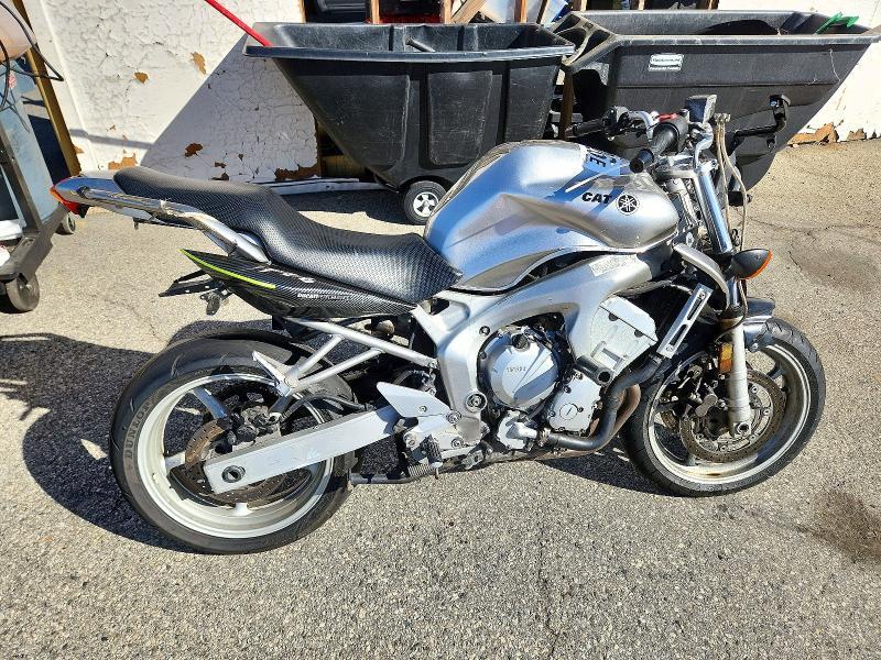 2004 YAMAHA FZ6 S  