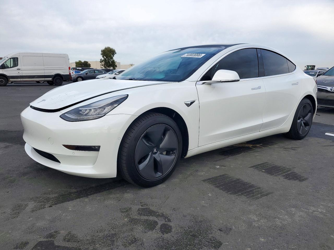 Vista de 2020 TESLA MODEL 3, ángulo 1