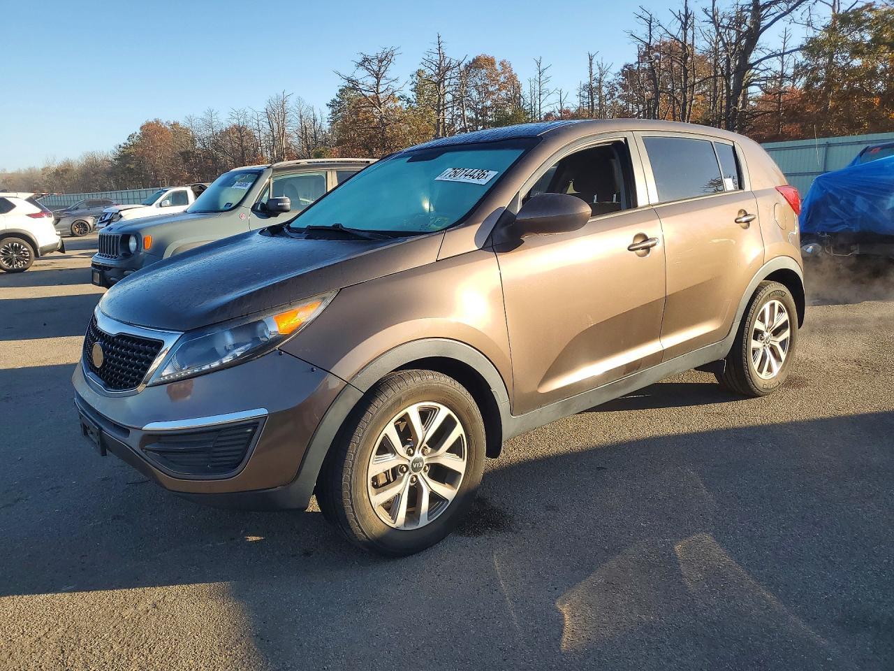 منظر 2015 KIA SPORTAGE LX، زاوية 1