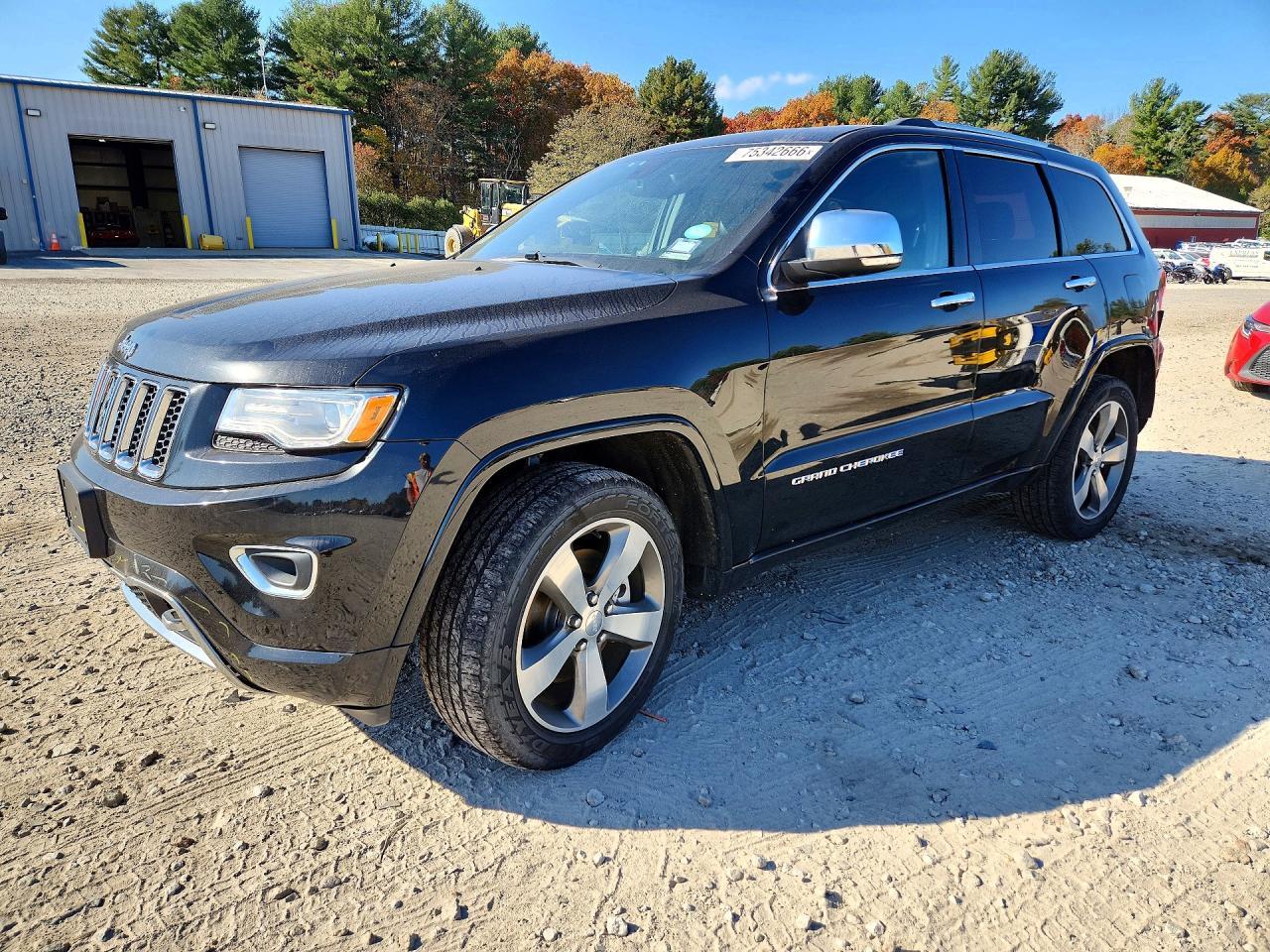 Vue de 2015 JEEP CHEROKEE OVERLAND, angle 1