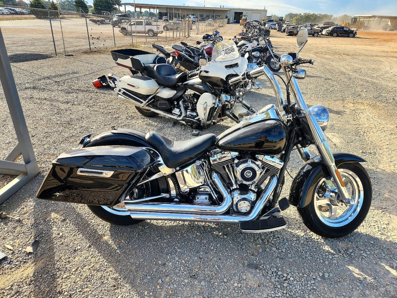 Vista de 2004 HARLEY-DAVIDSON FLSTFI, ángulo 1