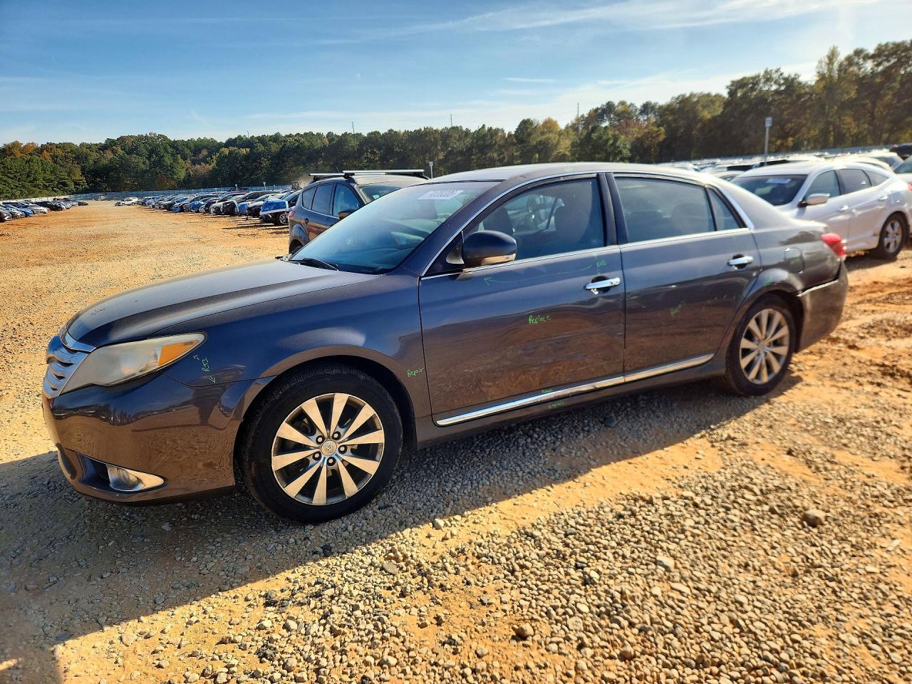 منظر 2012 TOYOTA AVALON LIMITED، زاوية 1