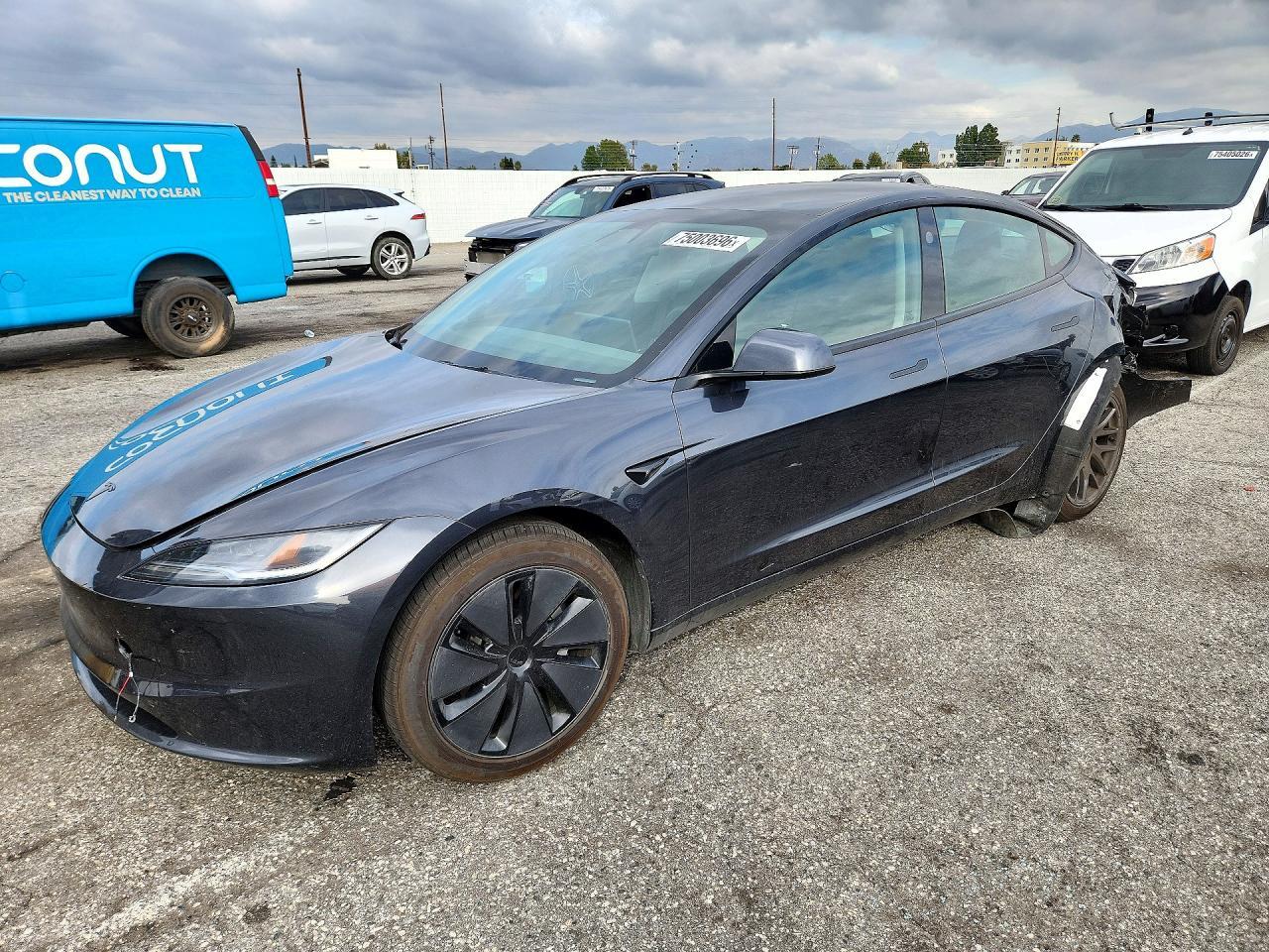 Vista de 2026 TESLA MODEL 3, ángulo 1