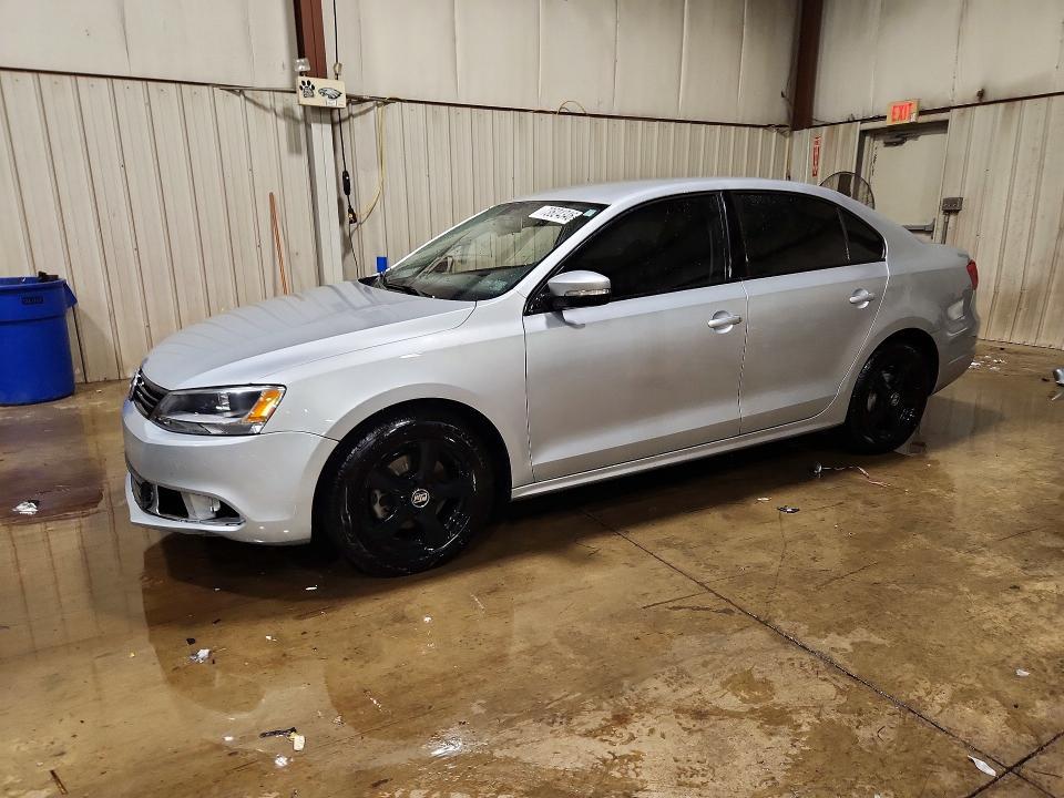2011 VOLKSWAGEN JETTA SE  