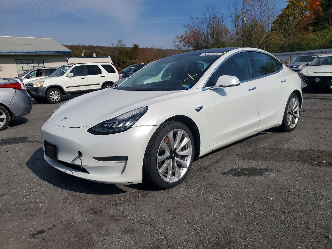 Vue de 2019 TESLA MODEL 3, angle 1
