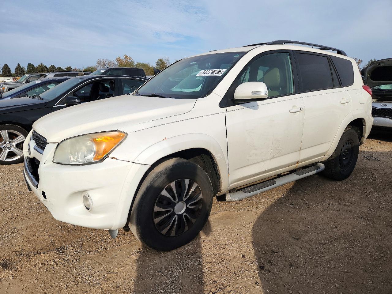 Vista de 2011 TOYOTA RAV4 LIMITED, ángulo 1