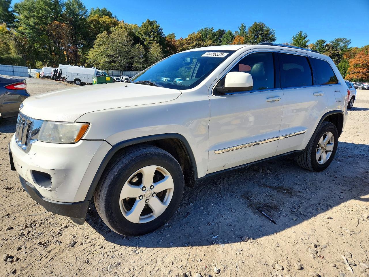 Vista de 2012 JEEP CHEROKEE LAREDO, ángulo 1