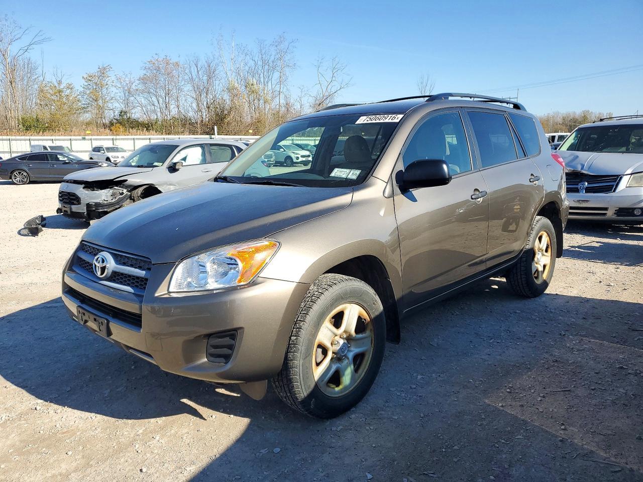 منظر 2011 TOYOTA RAV4 BASE، زاوية 1